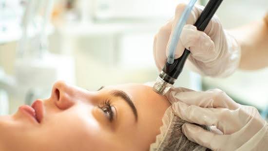 HydraFacial Treatment in Dubai: Unveil Your Radiant Beauty.